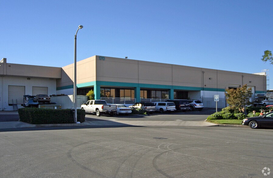 170 W Mindanao St, Bloomington, CA à vendre - Photo du bâtiment - Image 2 de 6