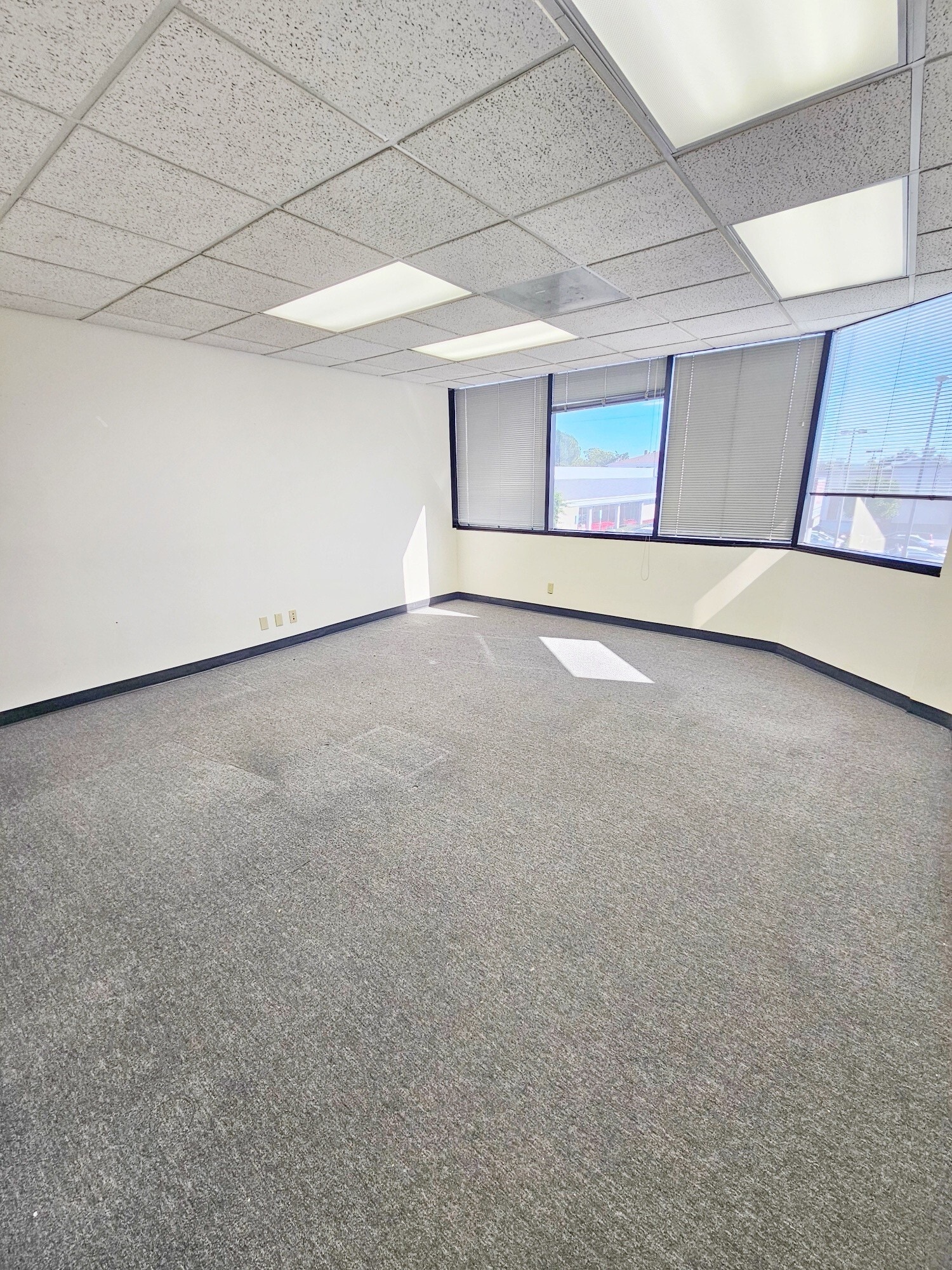 209 E Alameda Ave, Burbank, CA for lease Interior Photo- Image 1 of 5