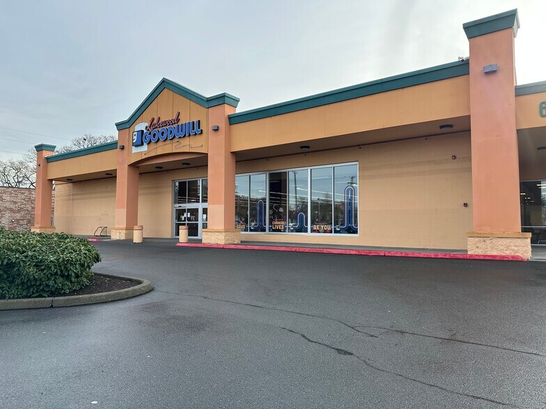 Lakewood Square Neighborhood Center portefeuille de 5 propriétés à vendre sur LoopNet.ca - Photo du bâtiment - Image 2 de 7