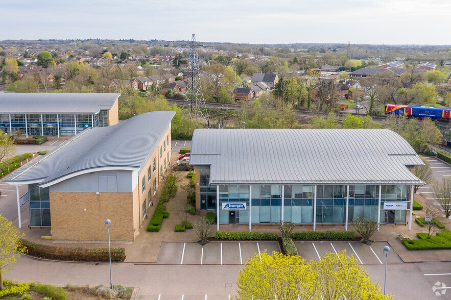 115-120 Wharfedale Rd, Wokingham for lease - Building Photo - Image 2 of 4