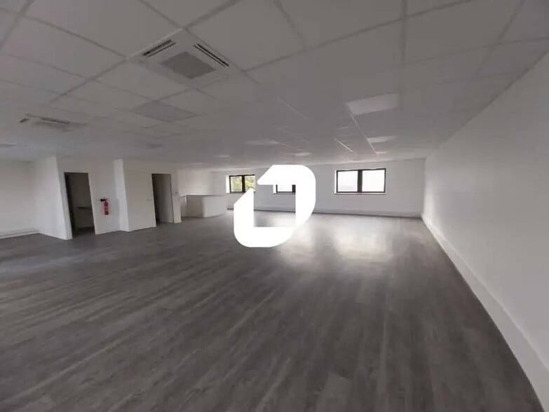 Flex in SAINT-OUEN-L'AUMONE for lease - Interior Photo - Image 3 of 10