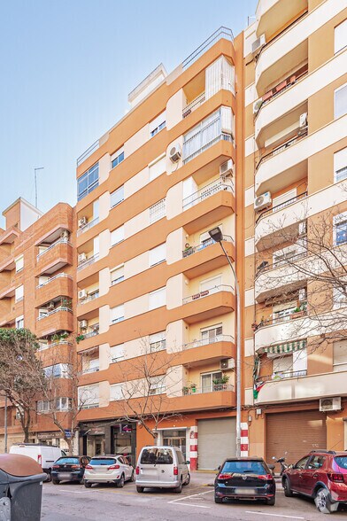 Multifamily in València, Valencia for sale - Building Photo - Image 2 of 2