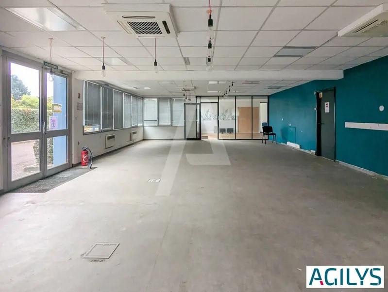 Office in Massy for sale Interior Photo- Image 1 of 14