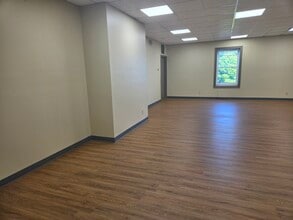 426 Lexington Rd, Versailles, KY for lease Interior Photo- Image 1 of 3