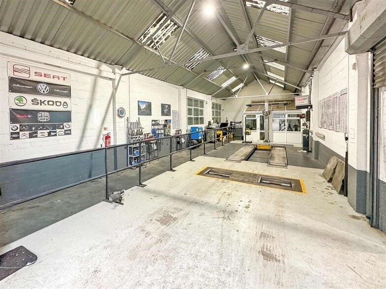 2 Common Ln, Rotherham for sale - Interior Photo - Image 3 of 4