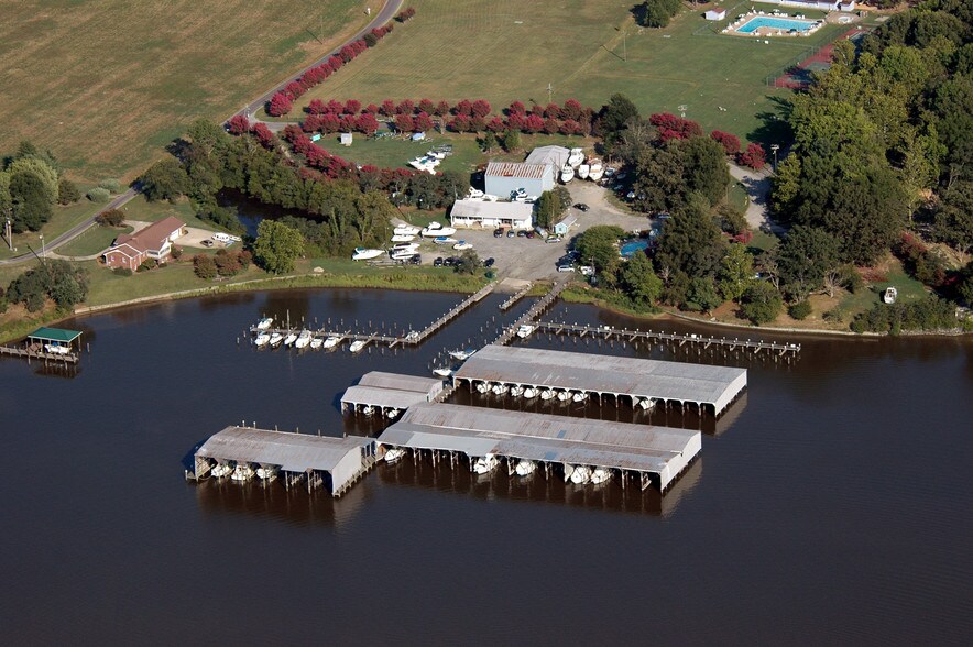 277 Harbor View Cir, Colonial Beach, VA à vendre - Photo principale - Image 1 de 29