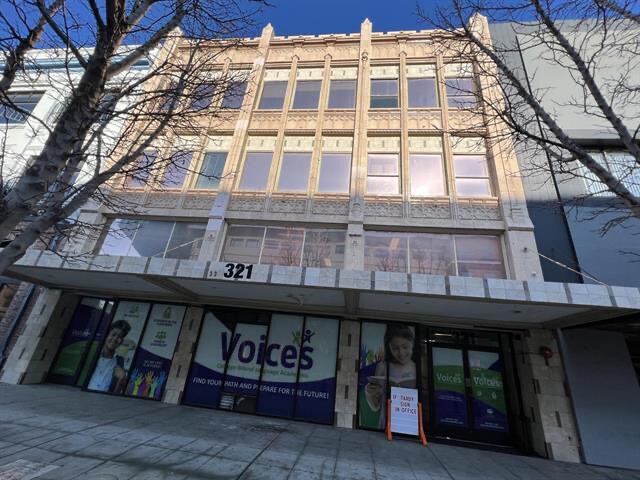 321 E Weber Ave, Stockton, CA à vendre - Photo du bâtiment - Image 3 de 4