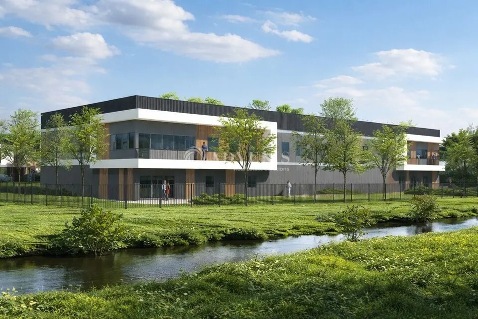 Flex in Persan for lease Building Photo- Image 1 of 3