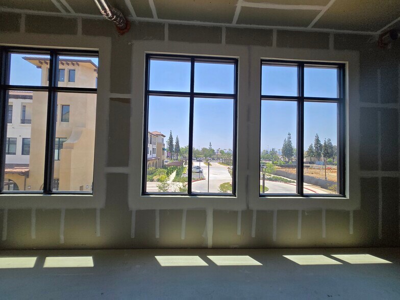 5624 Philadelphia St, Chino, CA à vendre - Photo du bâtiment - Image 2 de 14