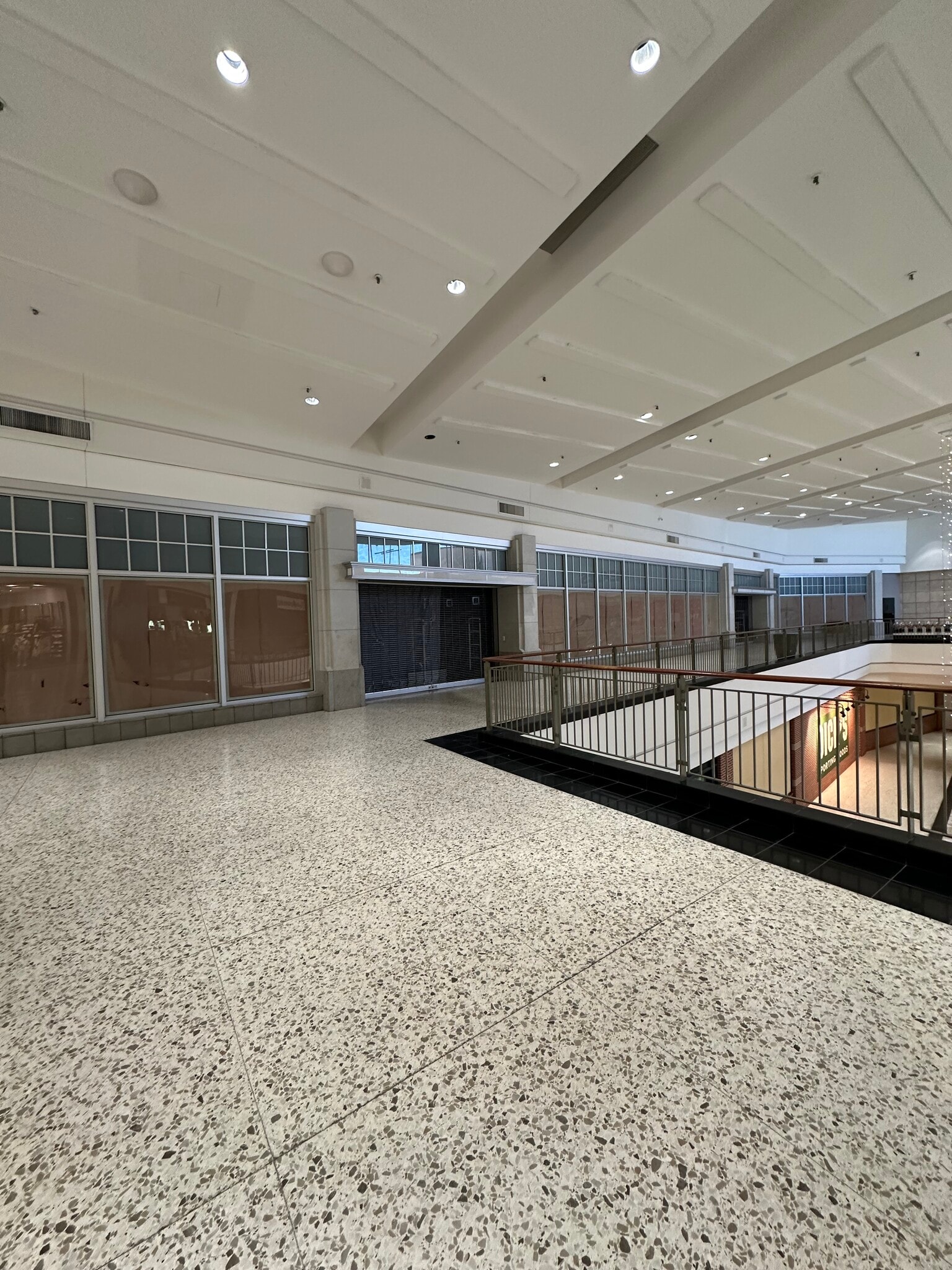 18813 E 39th St, Independence, MO for lease Building Photo- Image 1 of 5