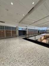 18813 E 39th St, Independence, MO for lease Building Photo- Image 1 of 5