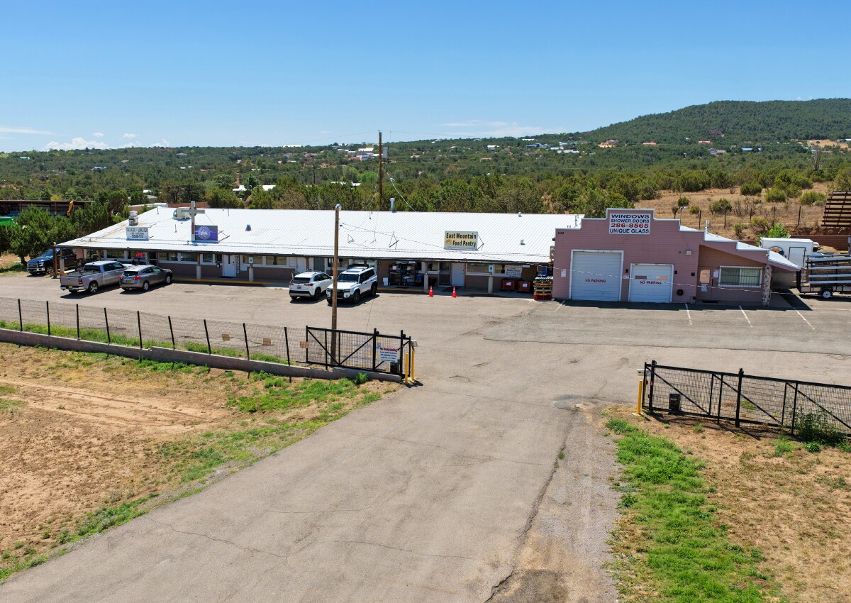 1342 E Old Highway 66, Tijeras, NM à vendre Photo du bâtiment- Image 1 de 15