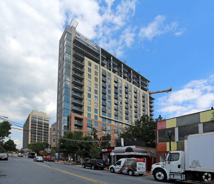 4918 Saint Elmo Ave, Bethesda, MD à louer - Photo du bâtiment - Image 2 de 59