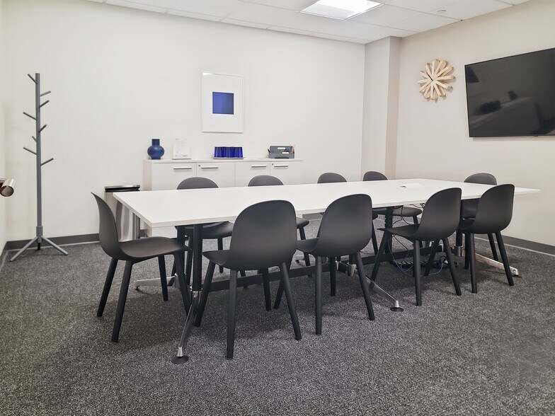 10150 W National Ave, West Allis, WI à louer - Photo intérieure - Image 2 de 11