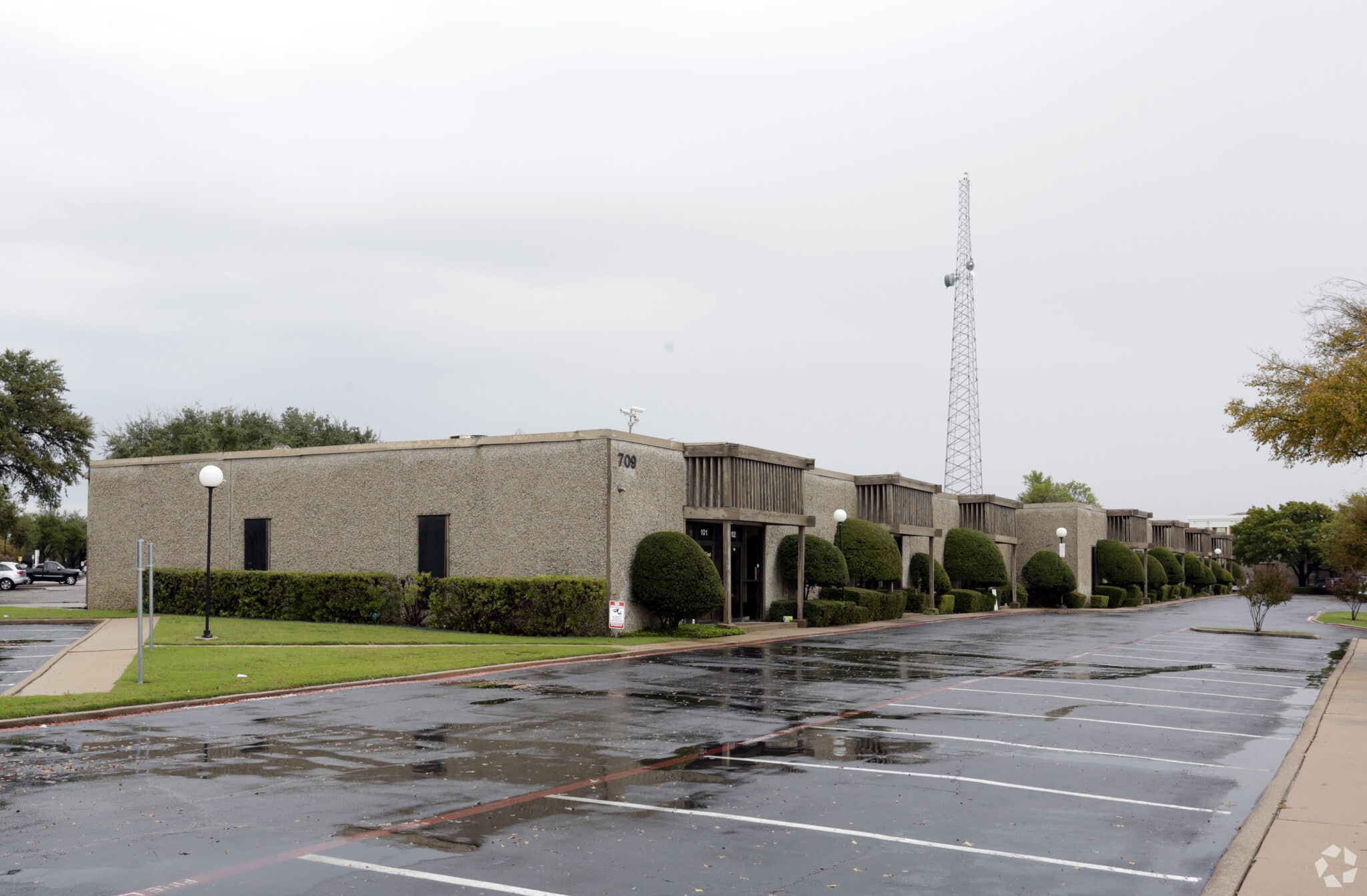 709-717 Lingco Dr, Richardson, TX for lease Primary Photo- Image 1 of 6