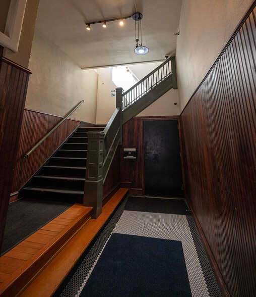 707-709 Main St, Oregon City, OR for lease - Building Photo - Image 2 of 7