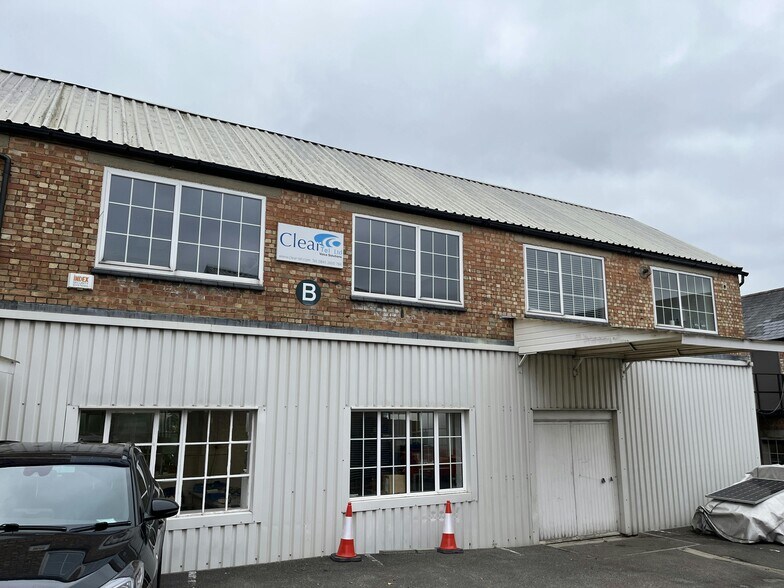 Copyground Ln, High Wycombe à louer - Photo du bâtiment - Image 2 de 4