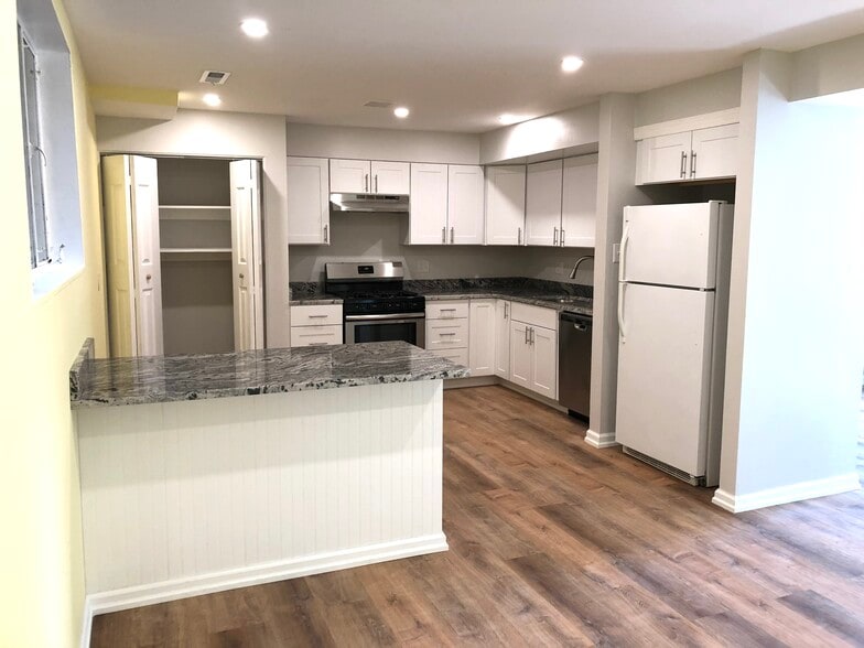 9420-9424 Adelphi Rd, Hyattsville, MD à vendre - Photo intérieure - Image 3 de 12