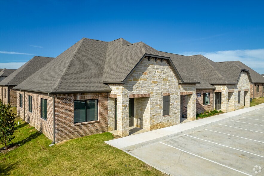 4425 Plano Pky, Carrollton, TX for lease - Building Photo - Image 1 of 8