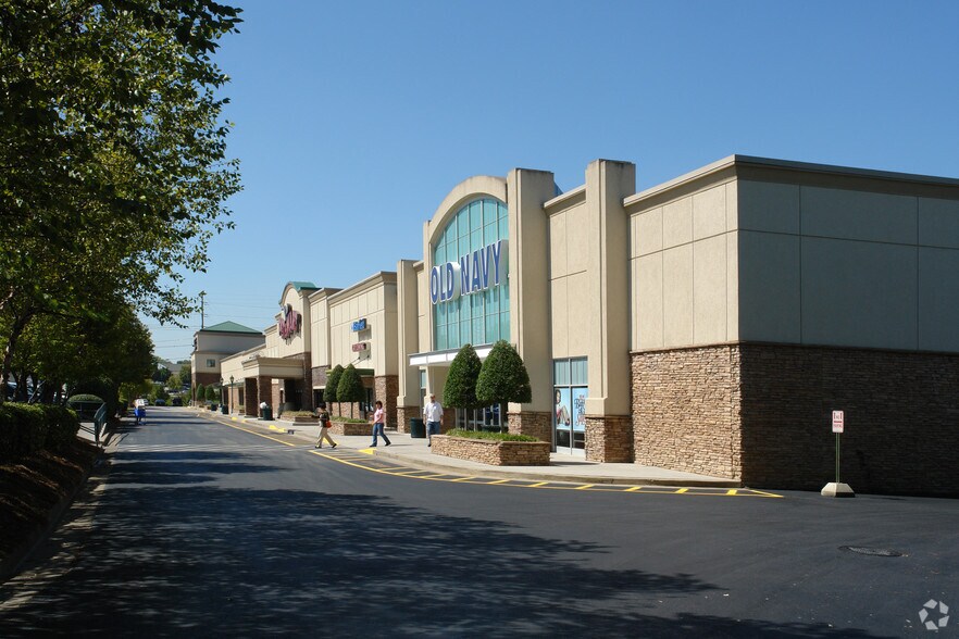 220-224 Morrell Rd, Knoxville, TN à louer - Photo du bâtiment - Image 2 de 9