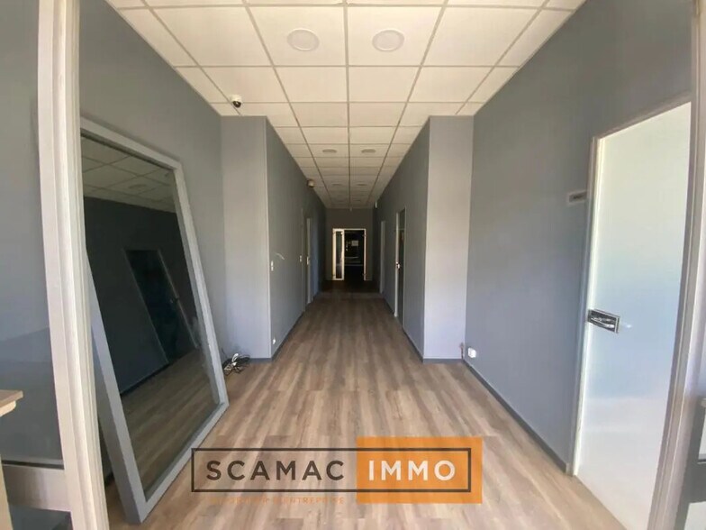 Office in Gardanne for lease - Interior Photo - Image 2 of 4