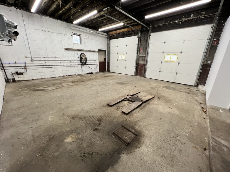 3027 Brighton Rd, Pittsburgh, PA for lease - Interior Photo - Image 3 of 7