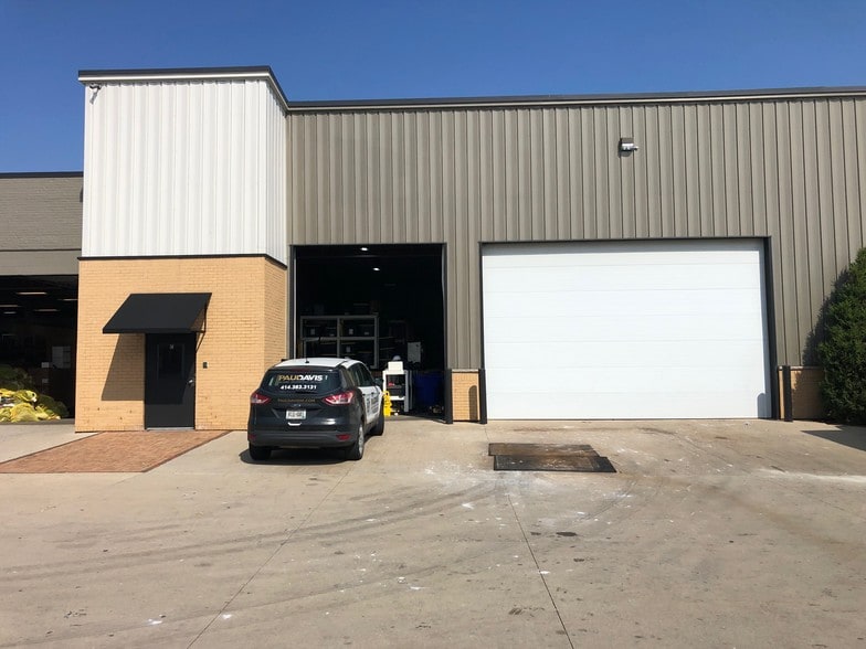 1930 S 4th St, Milwaukee, WI for sale - Building Photo - Image 3 of 10