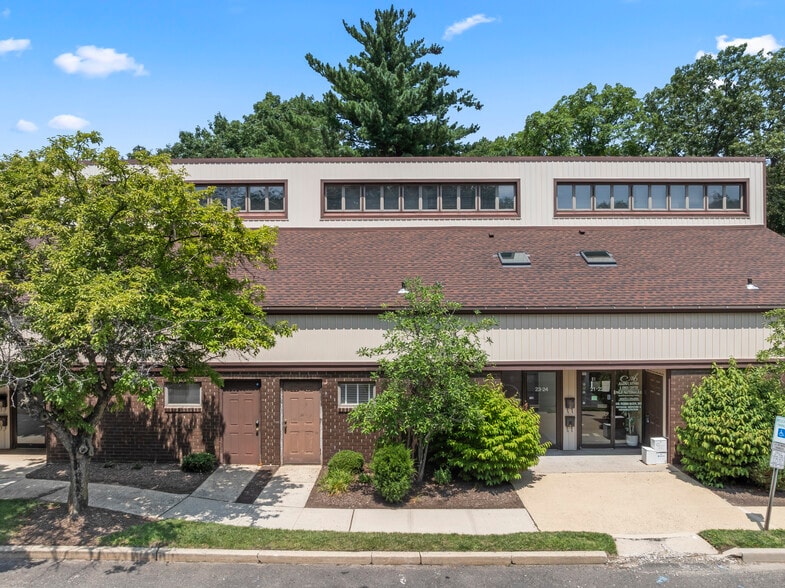 23-24 Brunswick Woods Drive, East Brunswick, NJ for lease - Primary Photo - Image 1 of 10