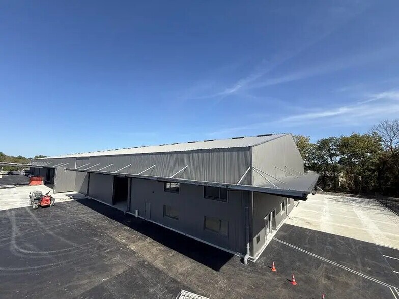 Office in Le Haillan for lease - Building Photo - Image 2 of 9