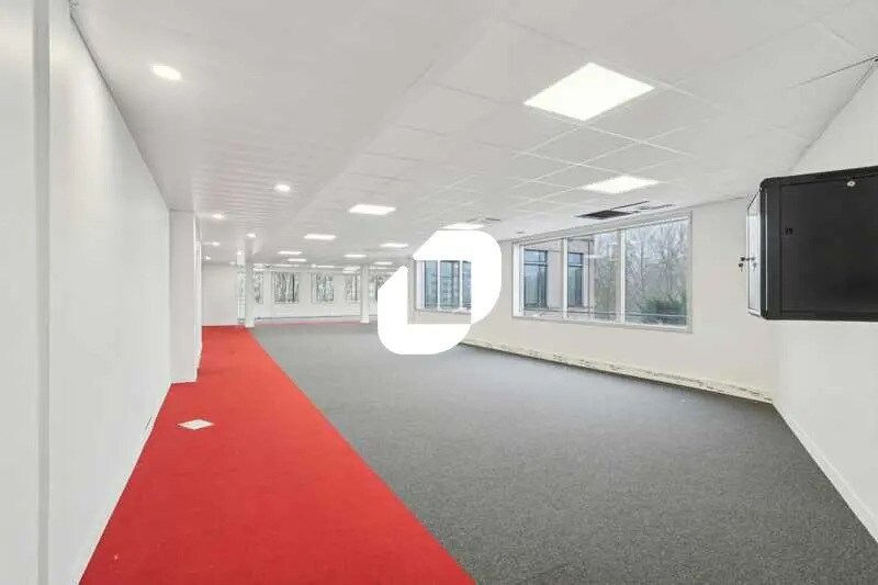 Office in Villepinte for lease - Building Photo - Image 3 of 9