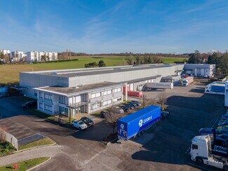 Plus de détails pour Local d'activités à louer