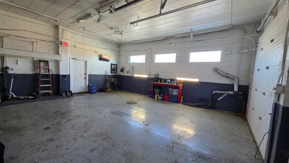 34165 S Gratiot Ave, Clinton Township, MI à louer - Photo du bâtiment - Image 3 de 6