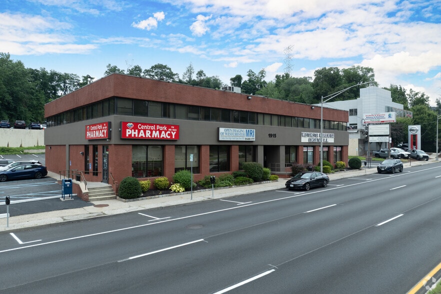 1915 Central Park Ave, Yonkers, NY for lease - Building Photo - Image 3 of 15