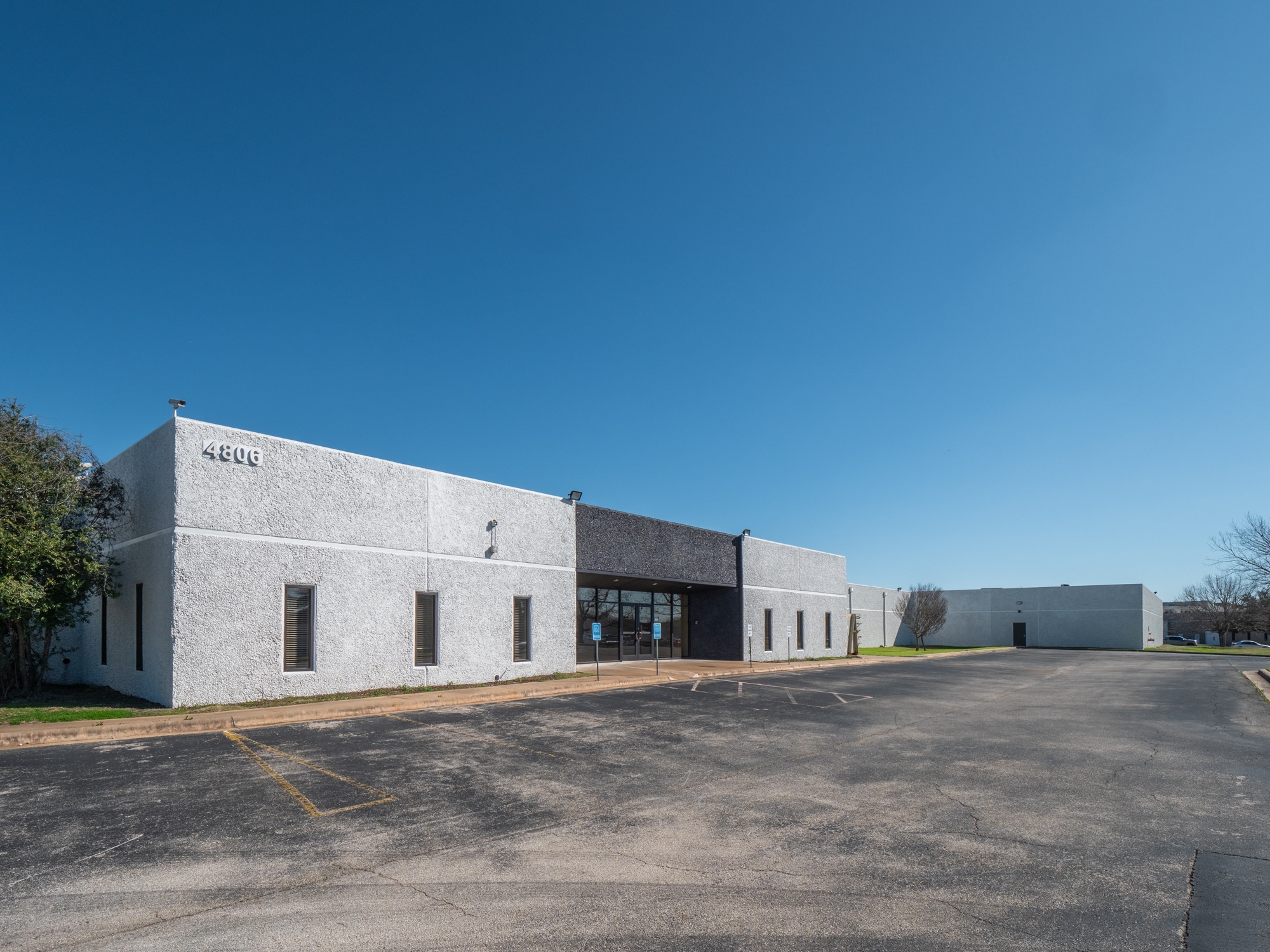 4806 Commercial Park Dr, Austin, TX à louer Photo du bâtiment- Image 1 de 12