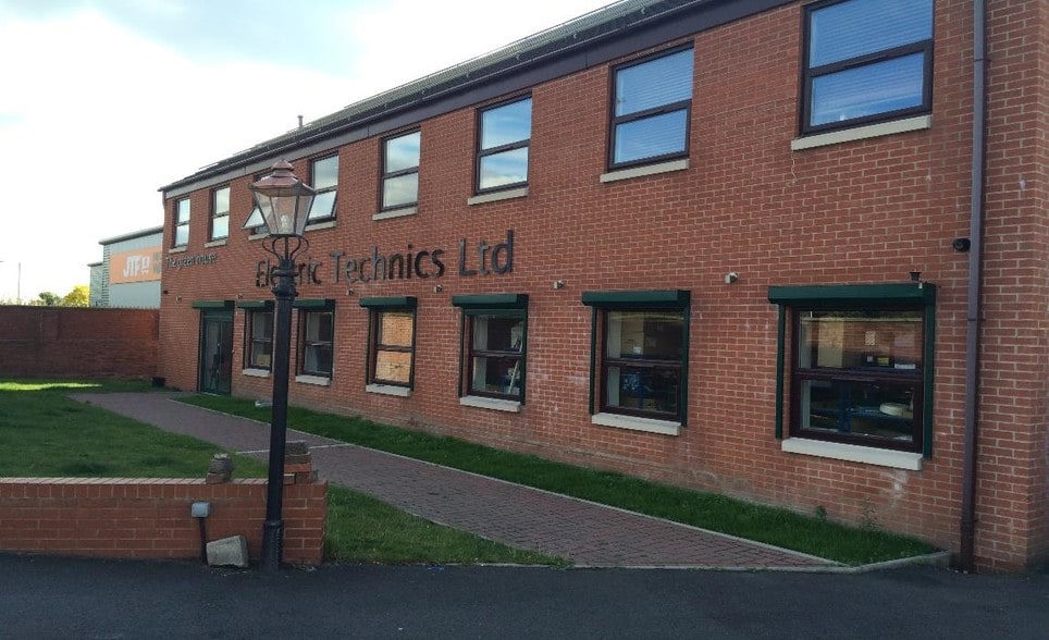 Ninian Way, Tamworth for sale - Primary Photo - Image 1 of 1