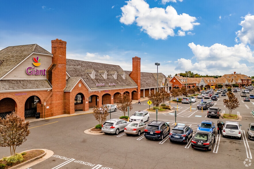 5600-5675 Stone Rd, Centreville, VA for lease - Building Photo - Image 1 of 7