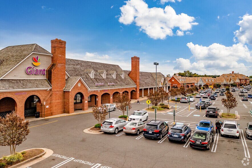 5600-5675 Stone Rd, Centreville, VA à louer - Photo du bâtiment - Image 1 de 7