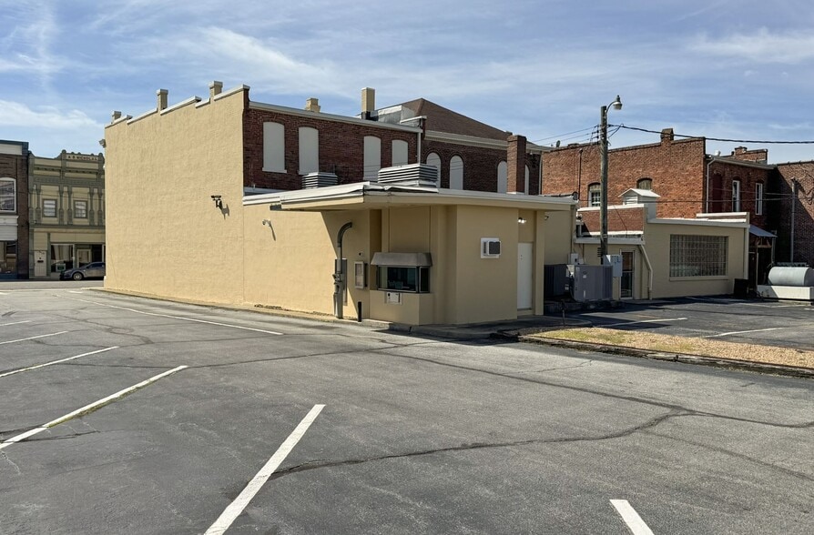 116 W Carolina Ave, Crewe, VA for sale - Building Photo - Image 2 of 7