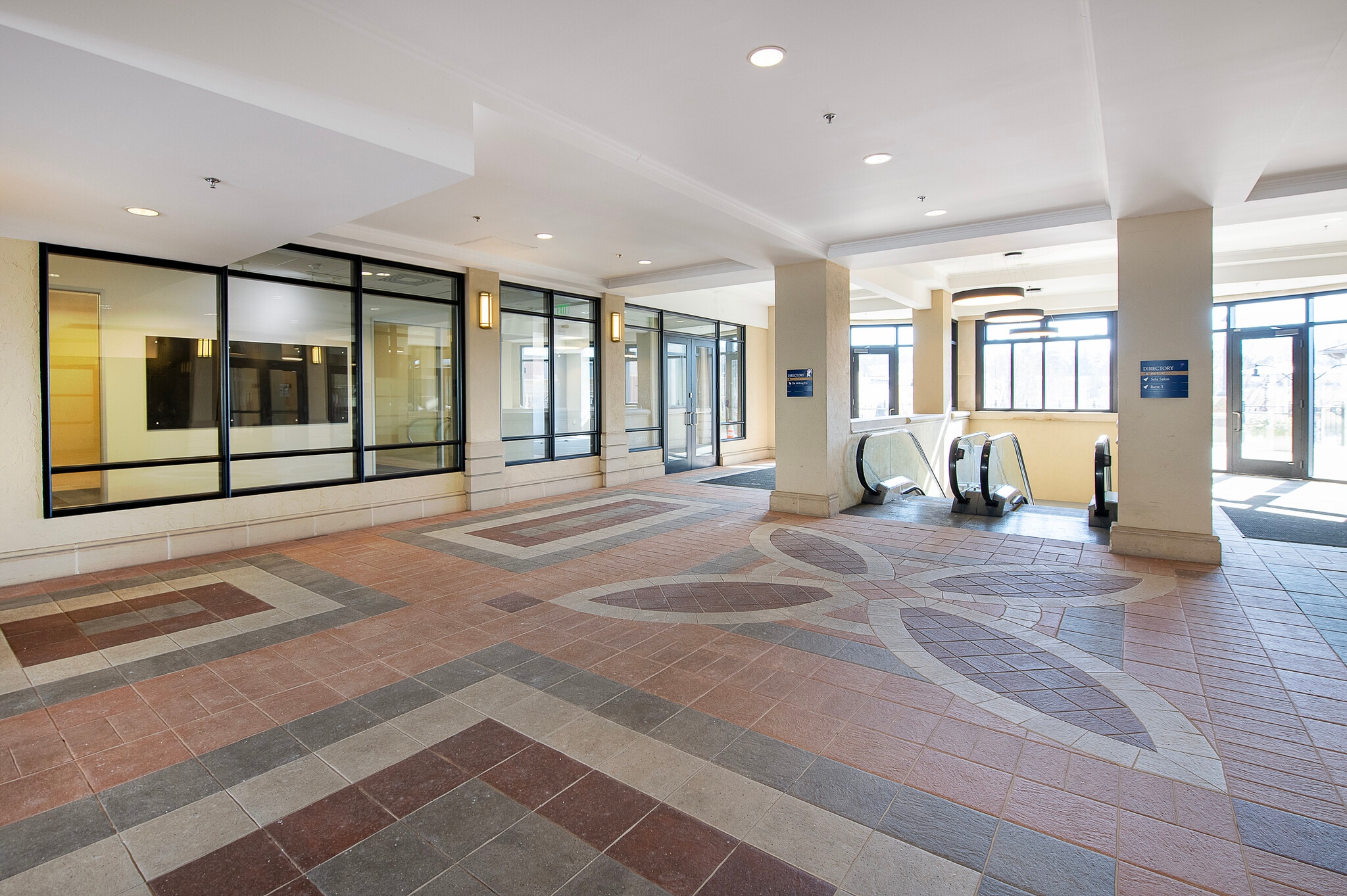 24149-25389 Cedar Rd, Lyndhurst, OH for lease Interior Photo- Image 1 of 9