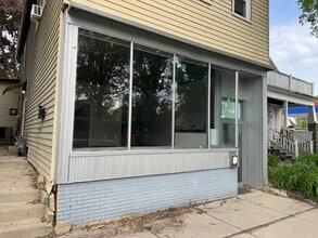 2417 S Howell Ave, Milwaukee, WI à louer Photo intérieure- Image 1 de 3