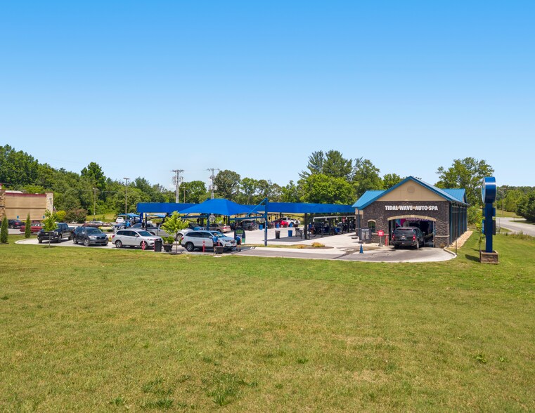 Tidal Wave Auto Spa Portfolio portefeuille de 7 propriétés à vendre sur LoopNet.ca - Photo principale - Image 1 de 14