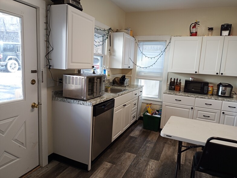 129 Linden Ave, Ithaca, NY à vendre - Photo intérieure - Image 3 de 23