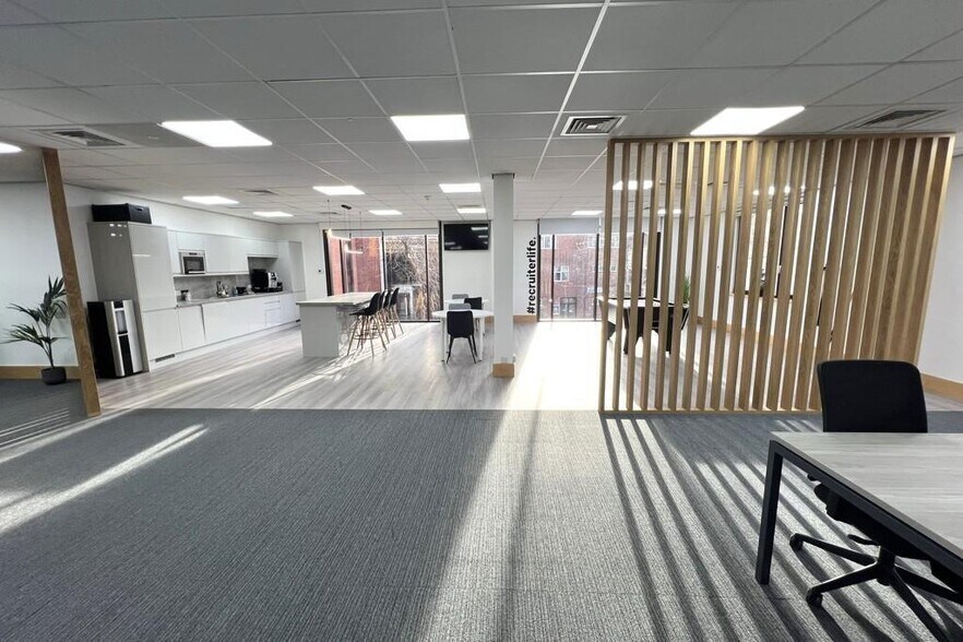 Victoria Rd S, Chelmsford à louer - Photo du bâtiment - Image 3 de 12