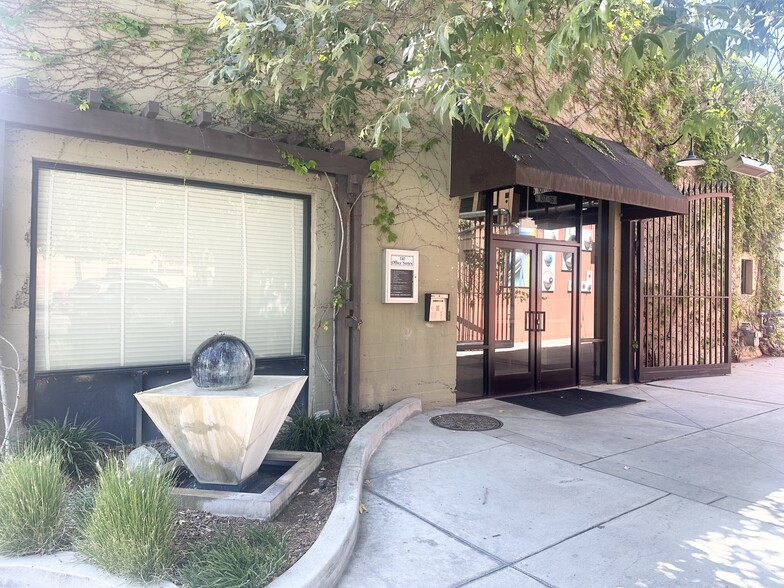 110 N Maclay Ave, San Fernando, CA à louer - Photo principale - Image 2 de 7