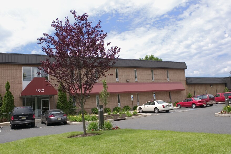 3826-3830 Park Ave, Edison, NJ à louer - Photo du bâtiment - Image 1 de 3
