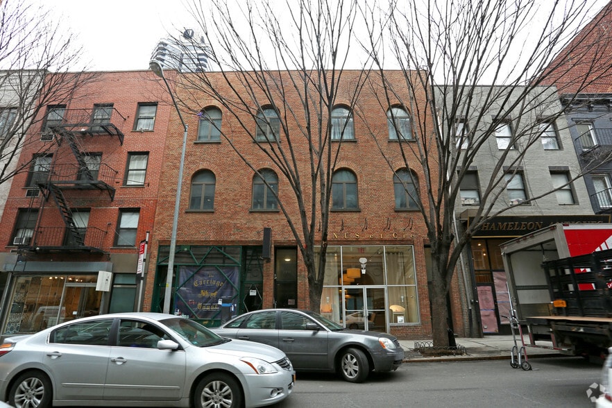221 E 59th St, New York, NY à louer - Photo du bâtiment - Image 2 de 4