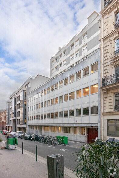 9 Rue Du Delta, Paris à louer - Photo du bâtiment - Image 2 de 13