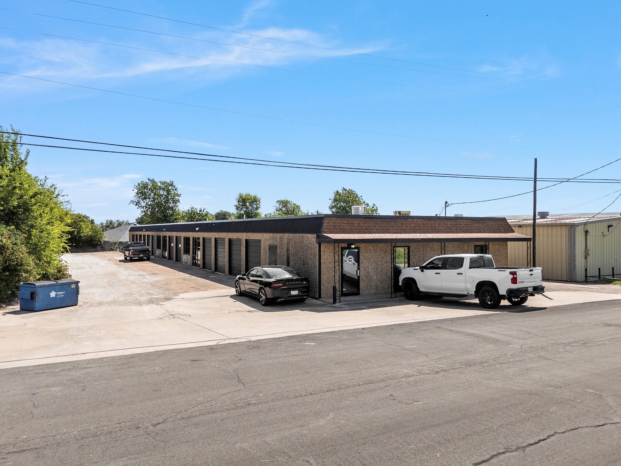 1053 Industrial Blvd, Hewitt, TX for lease Primary Photo- Image 1 of 8