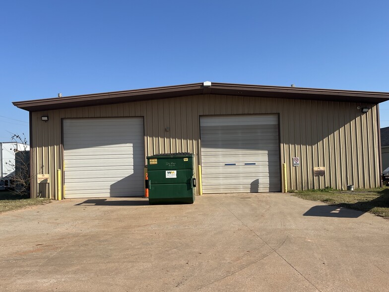 3020-3200 Aluma Valley Dr, Oklahoma City, OK for lease - Building Photo - Image 3 of 14