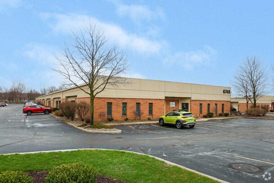 6749 Engle Rd, Middleburg Heights, OH for lease - Building Photo - Image 1 of 5